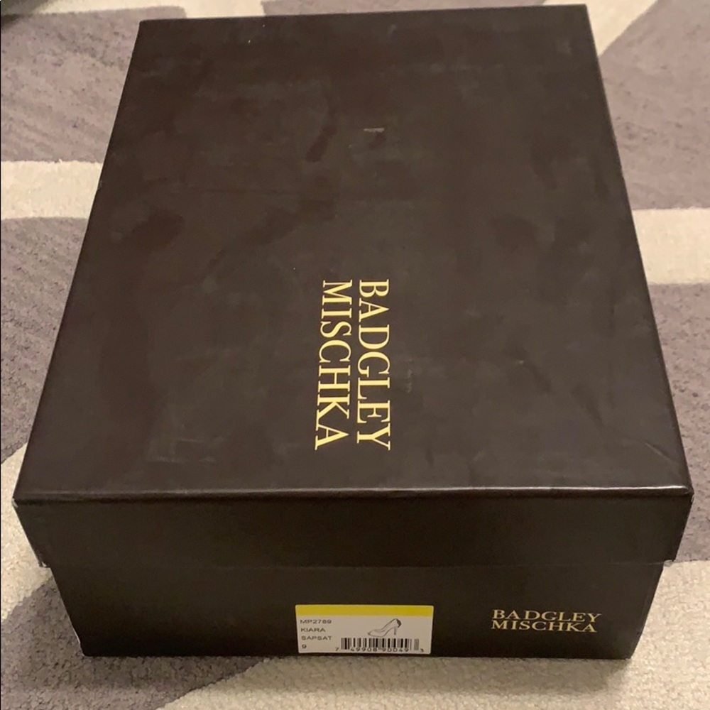 Badgley Mischka Women's Kiara Platform Pump - Picture 11 of 12